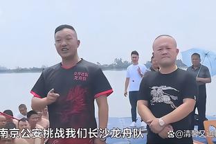 将对决本泽马效力的吉达联合，C罗晒利雅得胜利训练照